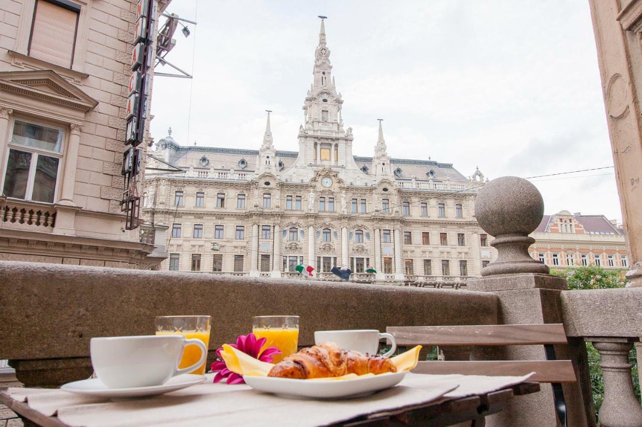 New York Palace View Apartment Budapeste Exterior foto