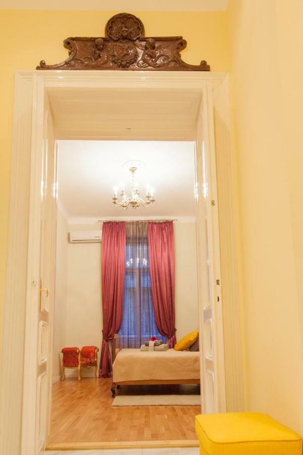 New York Palace View Apartment Budapeste Exterior foto